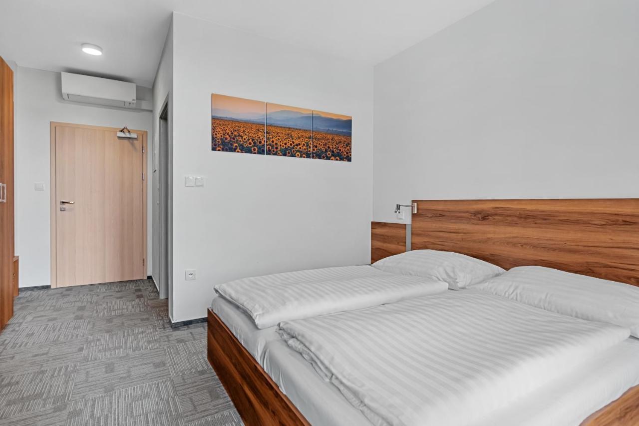 Penzion Na Náměstí Dvůr Králové nad Labem Exterior foto